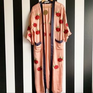 Honey Punch rose floral long kimono sz M